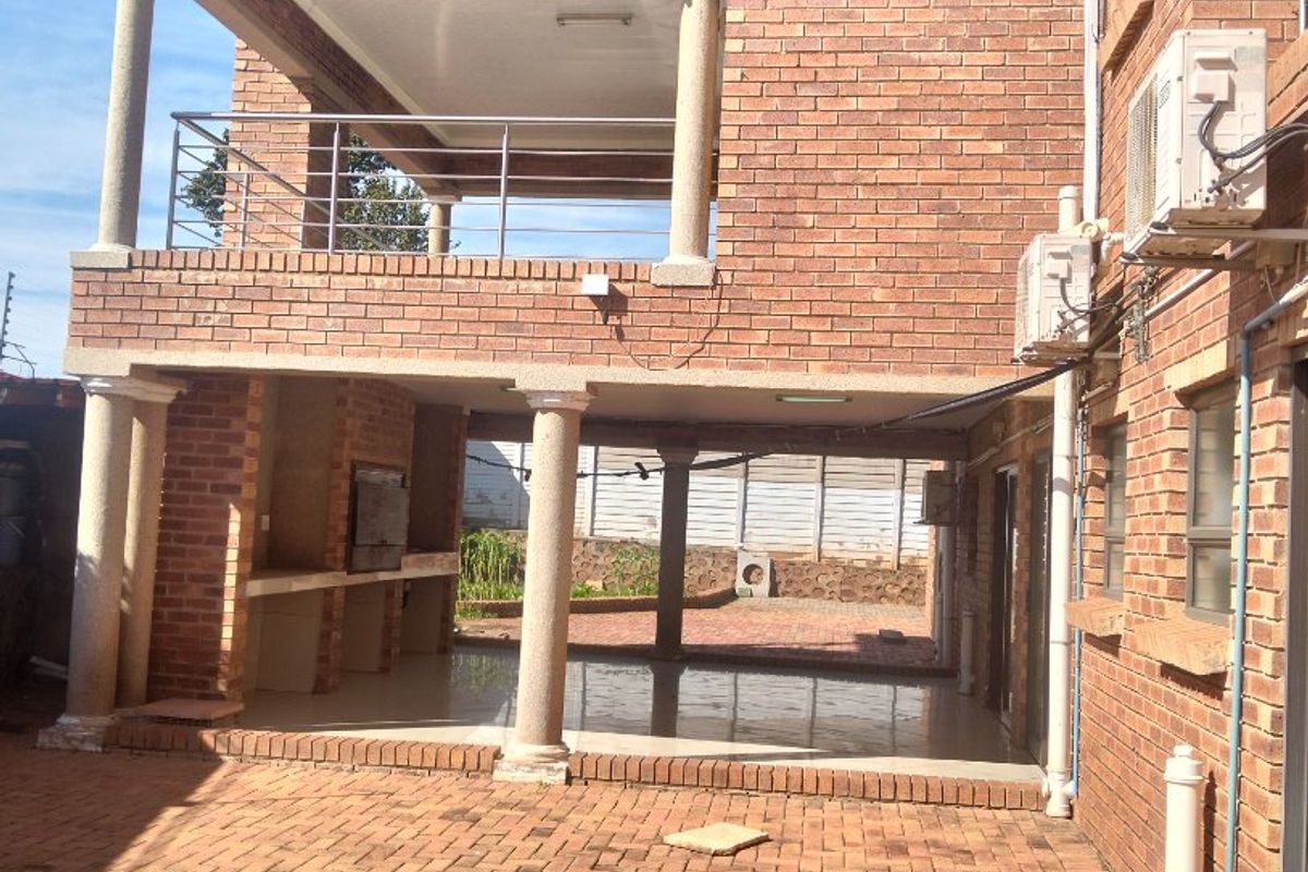 Luxurious 10-Bedrooms Home - Proclamation Hill. - Photo 4