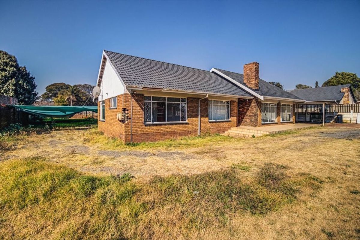 Well-Appointed Family Home with Granny Flat and Ample Parking - Photo 3