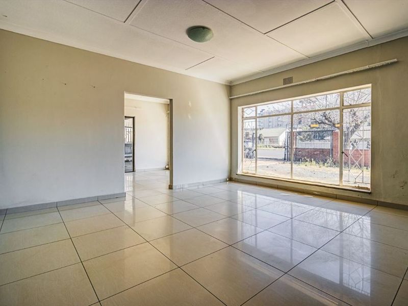 Well-Appointed Family Home with Granny Flat and Ample Parking - Photo 2