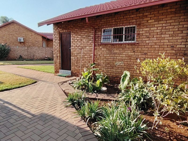 Stylish & Secure 3-Bedroom Family Home in Prime Wierda Park Location - Photo 3