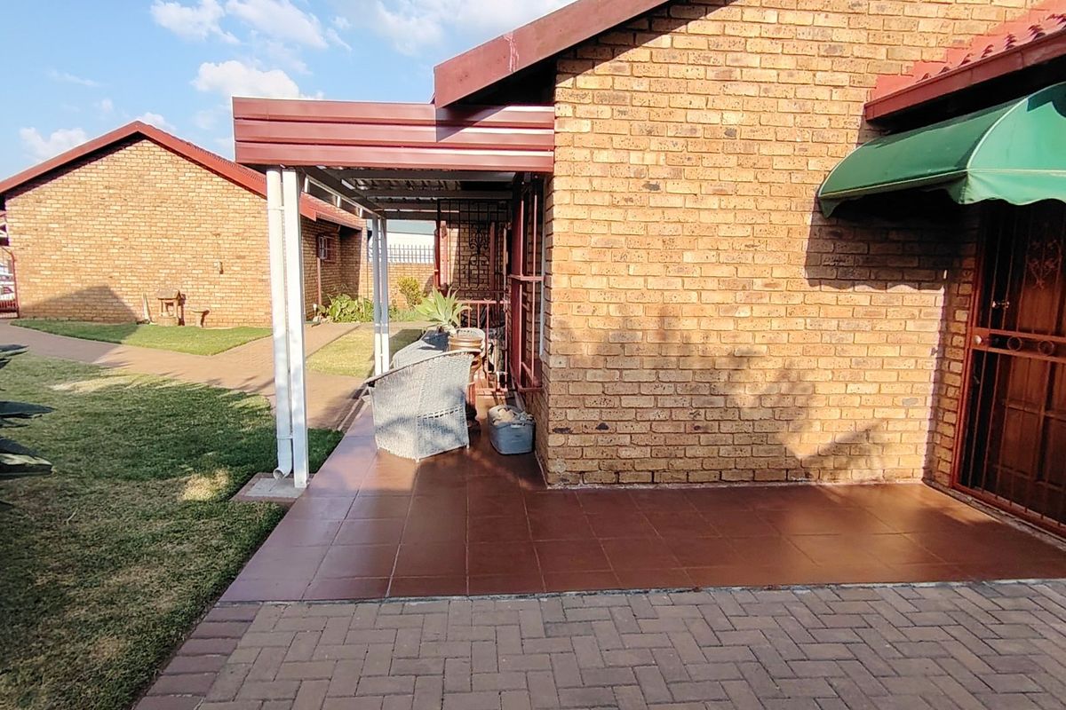 Stylish & Secure 3-Bedroom Family Home in Prime Wierda Park Location - Photo 2