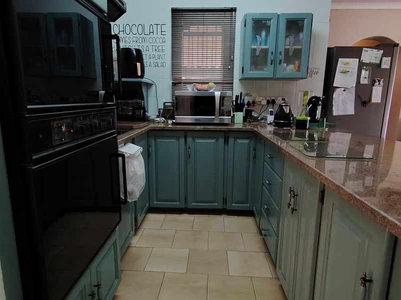 Stylish & Secure 3-Bedroom Family Home in Prime Wierda Park Location - Photo 9