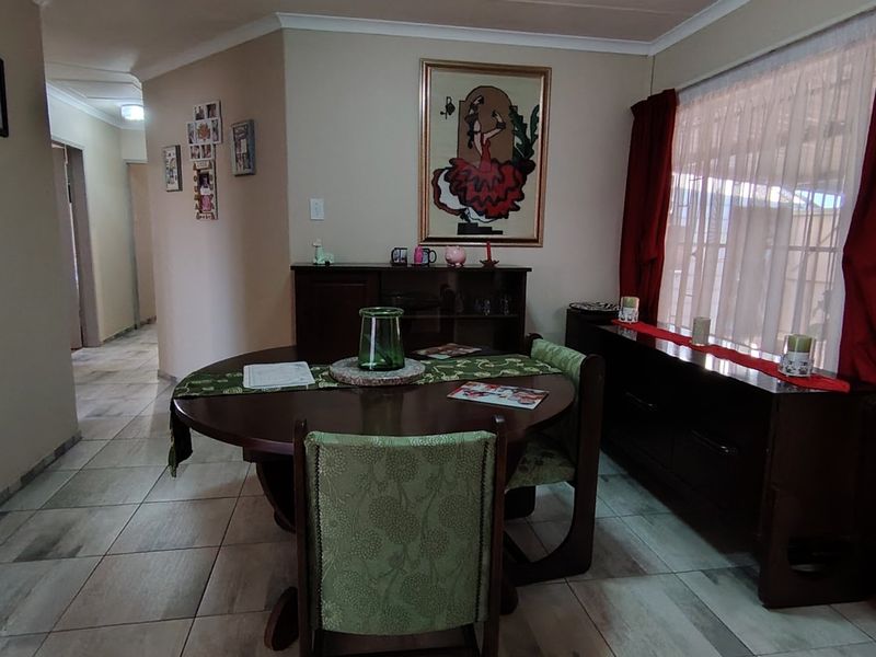 Stylish & Secure 3-Bedroom Family Home in Prime Wierda Park Location - Photo 8