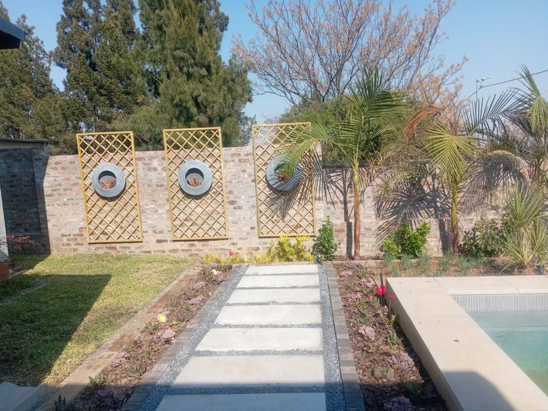 Spacious Kyalami Brand New Townhouse with modern open plan living - Photo 7