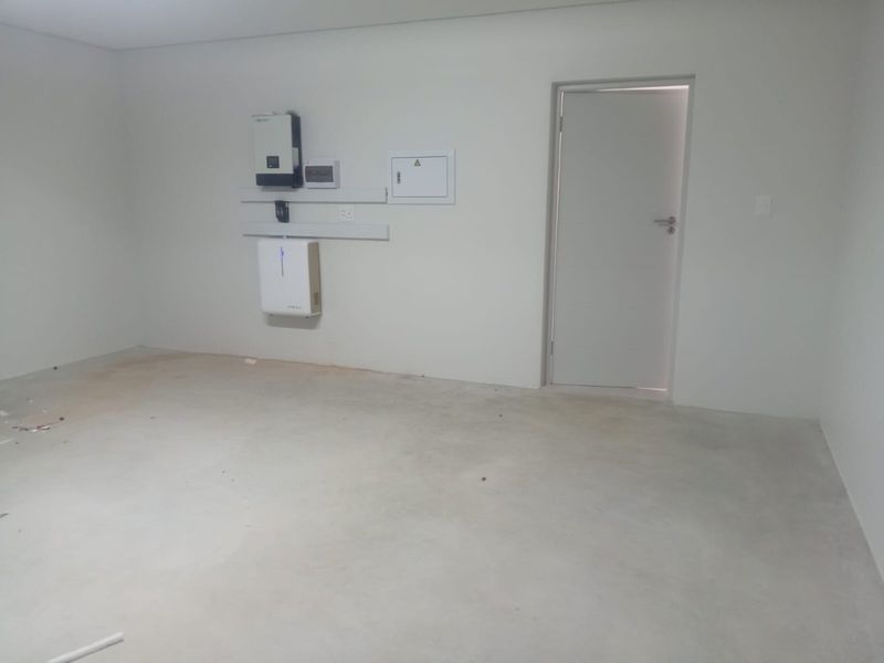 Spacious Kyalami Brand New Townhouse with modern open plan living - Photo 10