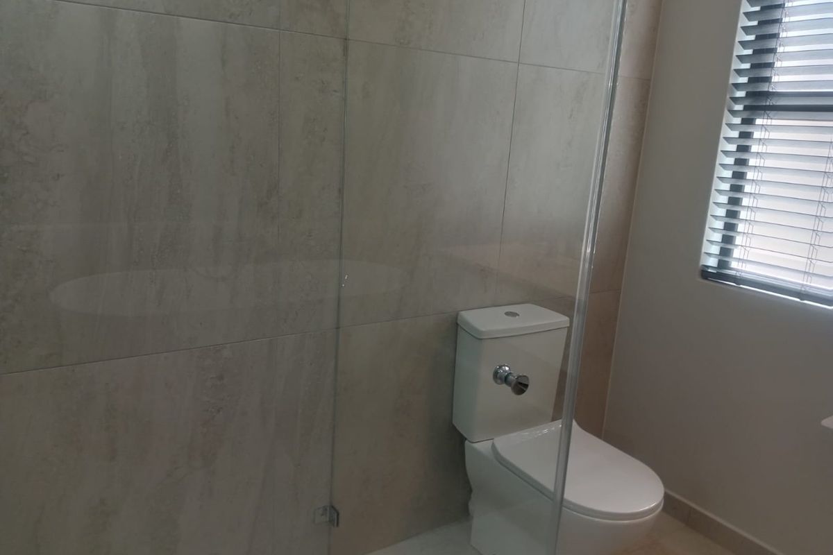 Spacious Kyalami Brand New Townhouse with modern open plan living - Photo 5