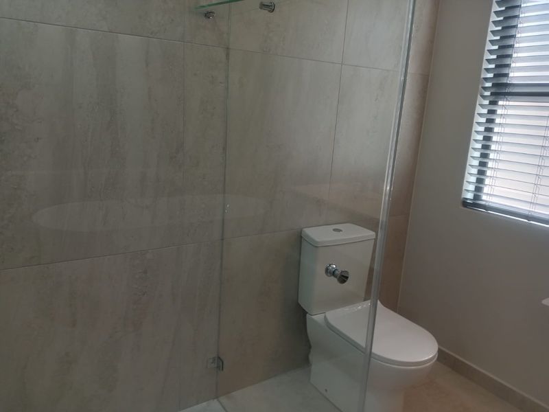 Spacious Kyalami Brand New Townhouse with modern open plan living - Photo 5