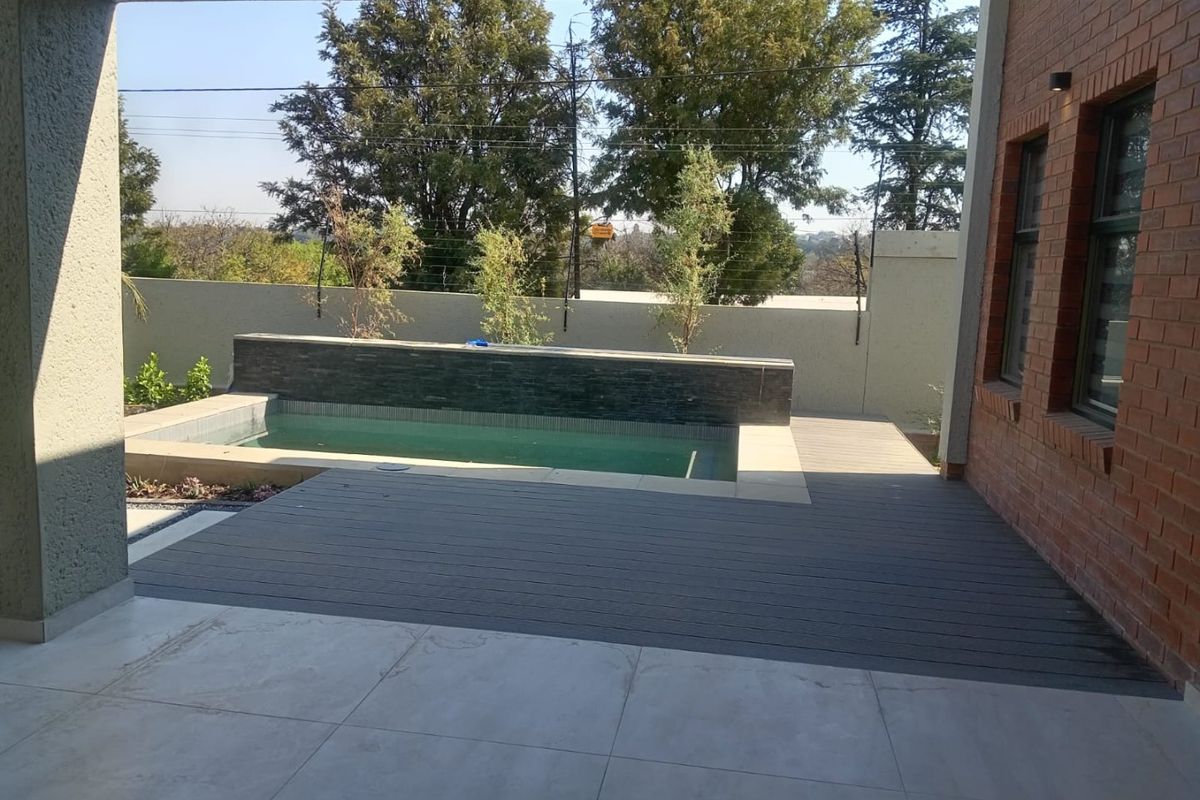Spacious Kyalami Brand New Townhouse with modern open plan living - Photo 3