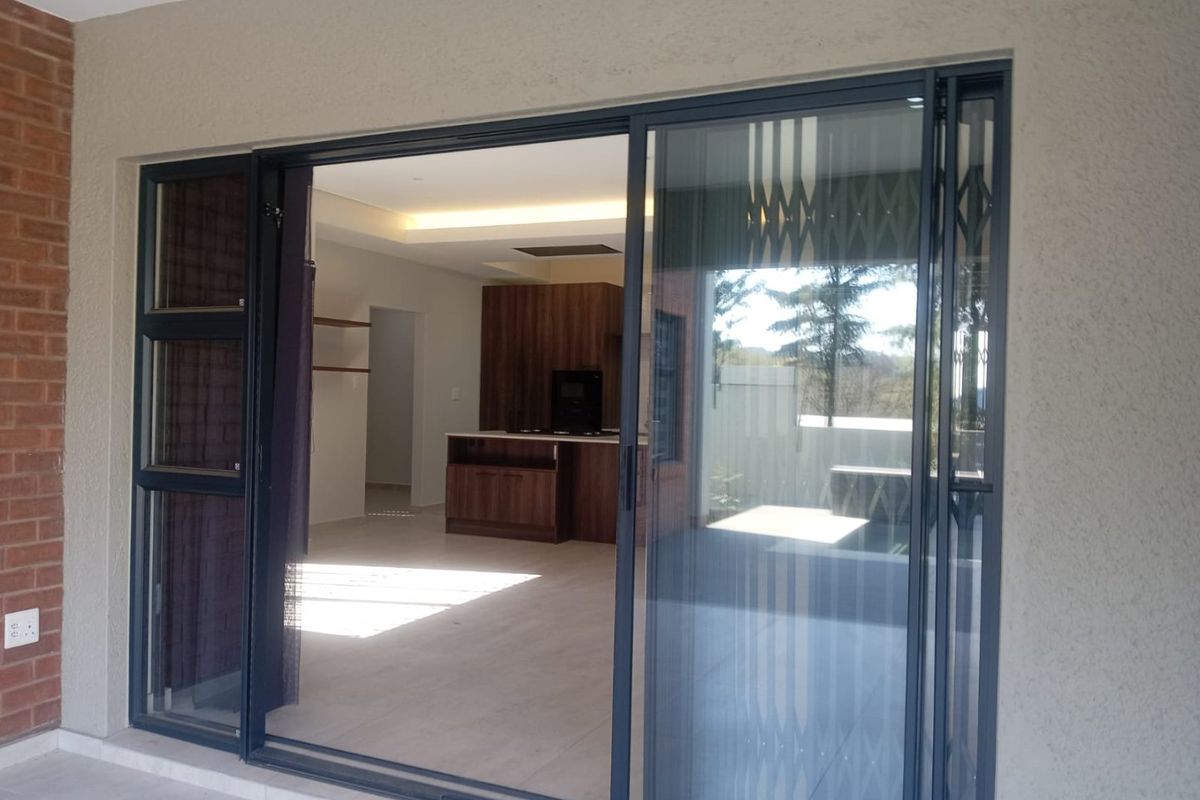 Spacious Kyalami Brand New Townhouse with modern open plan living - Photo 4