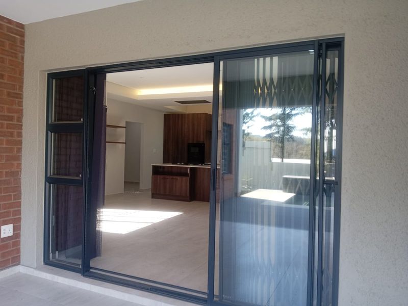 Spacious Kyalami Brand New Townhouse with modern open plan living - Photo 4