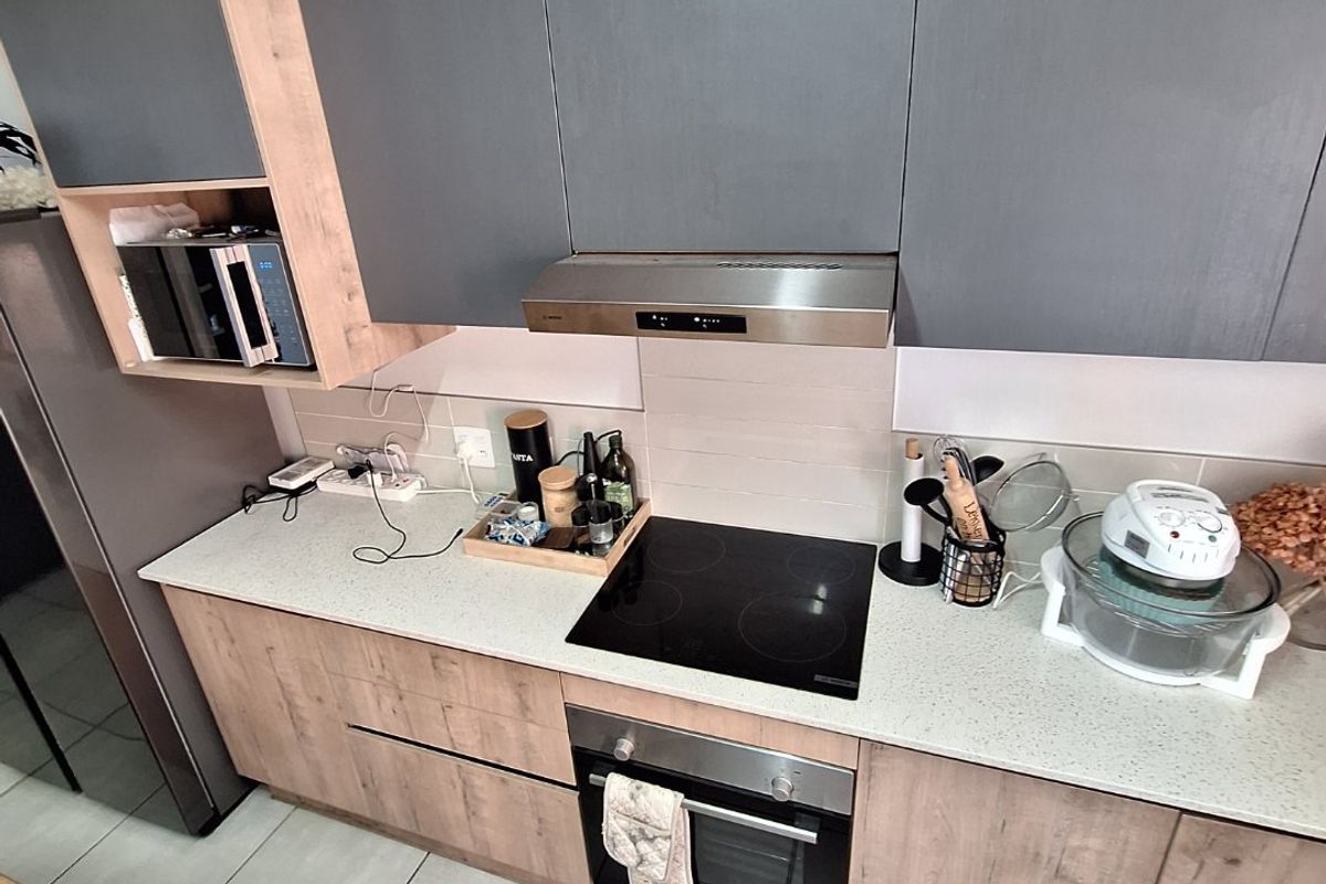 2 Bedroom Ground-Floor Apartment with Exclusive Backyard in Glenwood Estate! - Photo 5