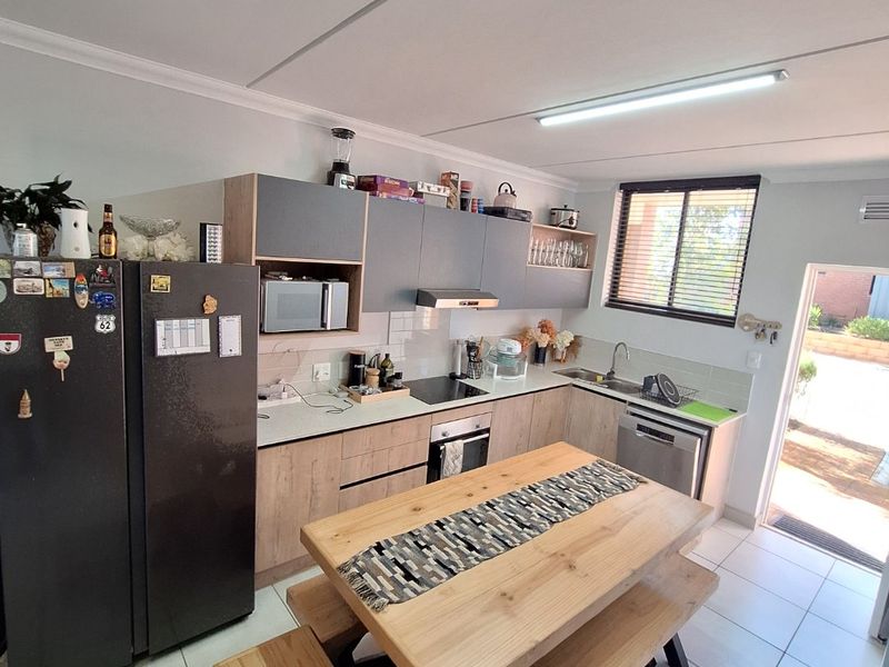 2 Bedroom Ground-Floor Apartment with Exclusive Backyard in Glenwood Estate! - Photo 10