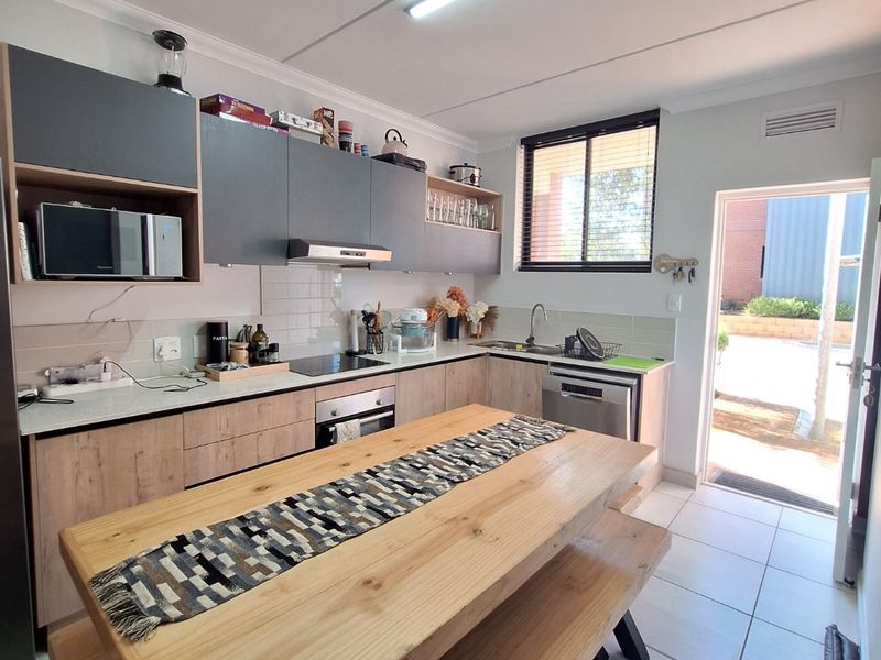 2 Bedroom Ground-Floor Apartment with Exclusive Backyard in Glenwood Estate! - Photo 8