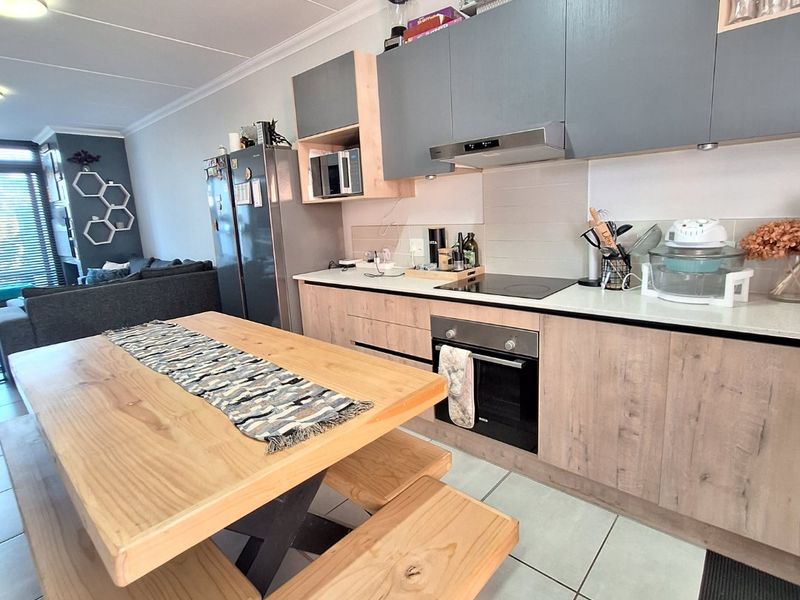 2 Bedroom Ground-Floor Apartment with Exclusive Backyard in Glenwood Estate! - Photo 6