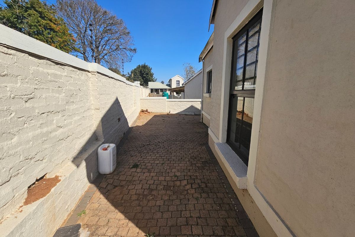 Stunning 2 Bedroom, 1 Bathrooms, security Estate, in CBD - Photo 3