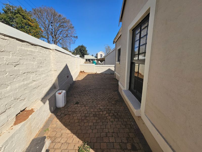 Stunning 2 Bedroom, 1 Bathrooms, security Estate, in CBD - Photo 3