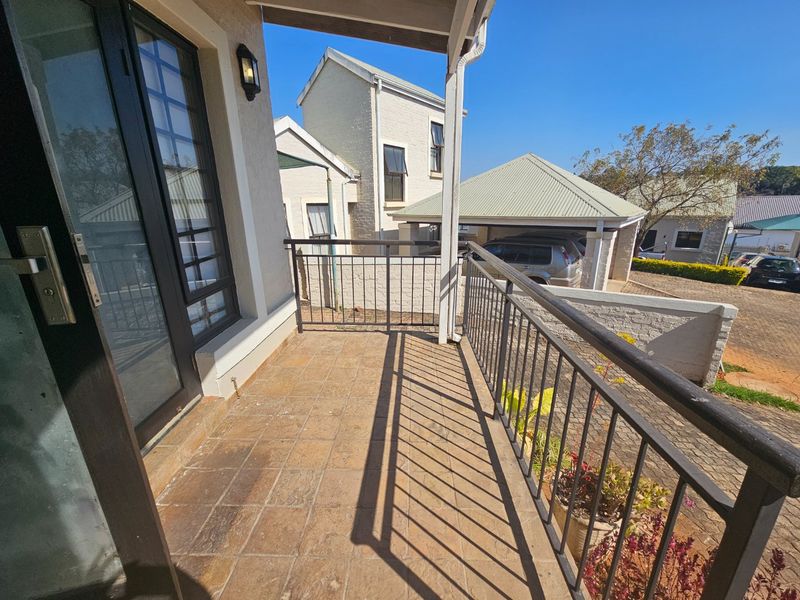 Stunning 2 Bedroom, 1 Bathrooms, security Estate, in CBD - Photo 5