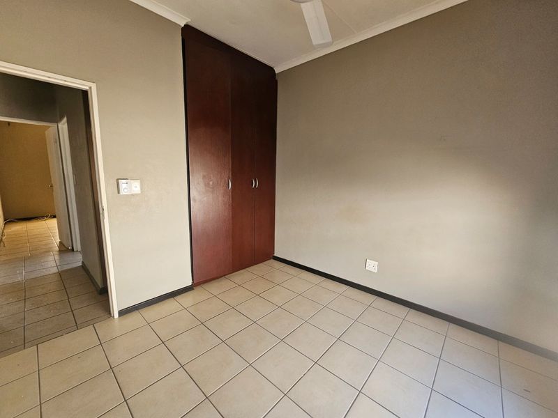 Stunning 2 Bedroom, 1 Bathrooms, security Estate, in CBD - Photo 10