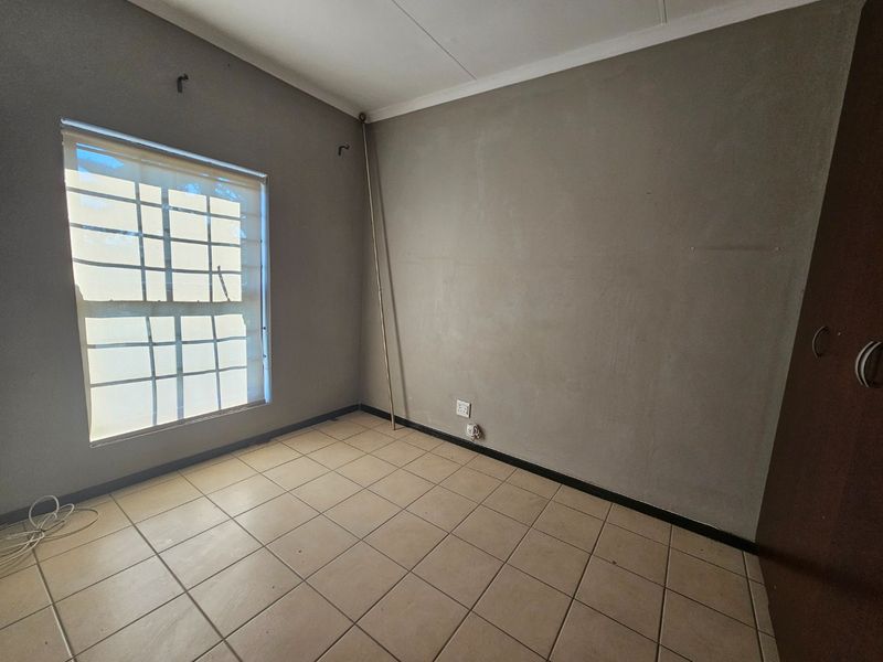 Stunning 2 Bedroom, 1 Bathrooms, security Estate, in CBD - Photo 9