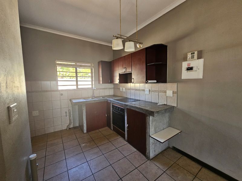 Stunning 2 Bedroom, 1 Bathrooms, security Estate, in CBD - Photo 6