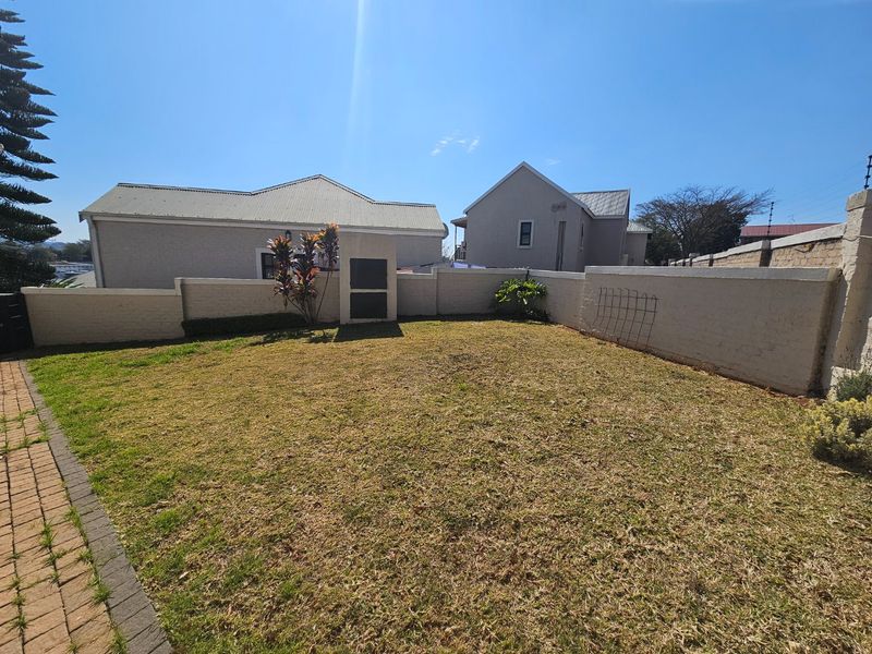 Stunning 2 Bedroom, 1 Bathrooms, security Estate, in CBD - Photo 2