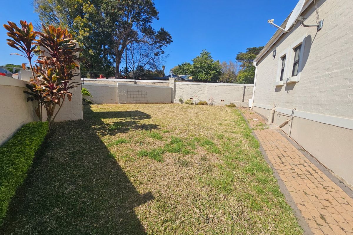 Stunning 2 Bedroom, 1 Bathrooms, security Estate, in CBD - Photo 4
