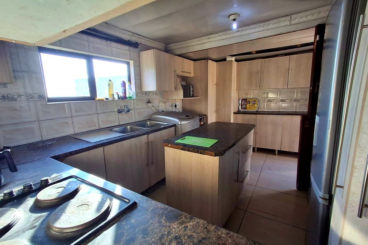 5 Bedroom house in Mdantsane - Photo 5