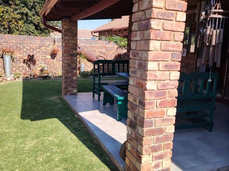 Compact Two-Bedroom Home with Functional Layout - Photo 3