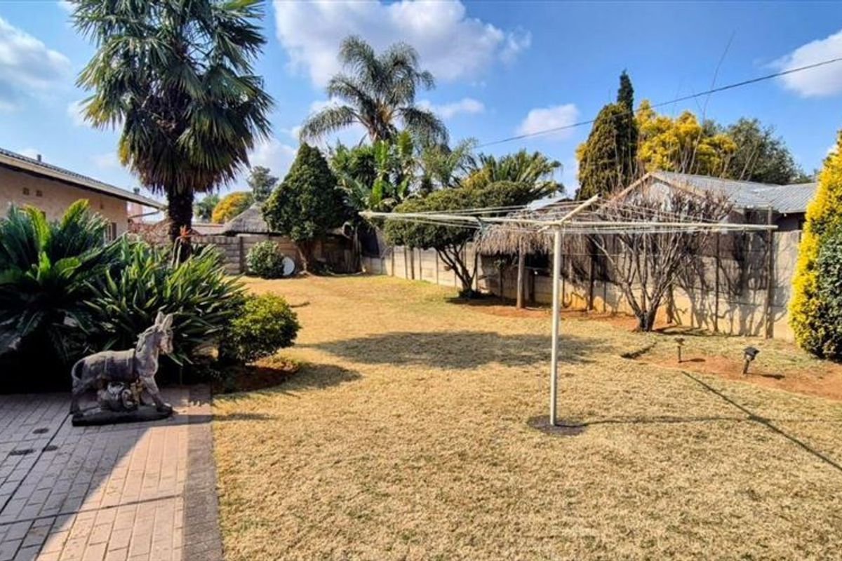 Spacious Three-Bedroom Home with Modern Comforts - Photo 3