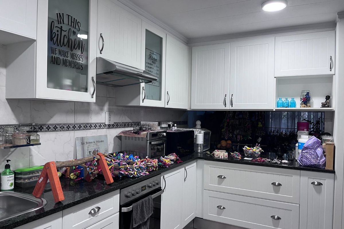 Charming Double-Storey Facebrick Townhouse with Private Garden - Photo 4