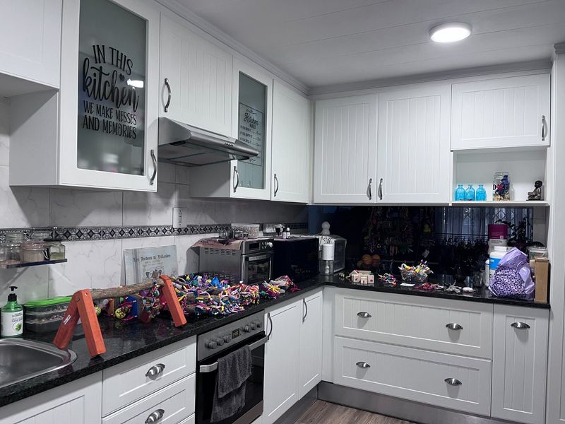 Charming Double-Storey Facebrick Townhouse with Private Garden - Photo 4