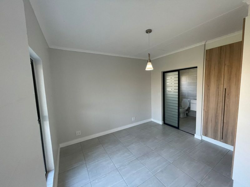Modern Waterfall One Bed For Rental - Photo 6