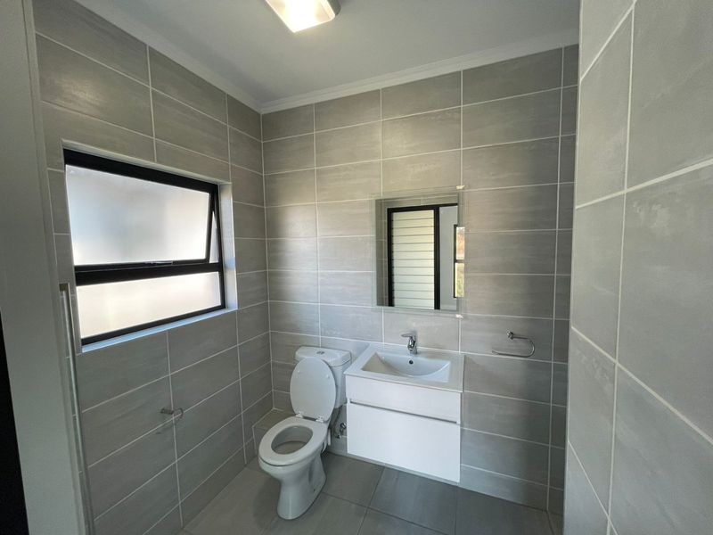 Modern Waterfall One Bed For Rental - Photo 9