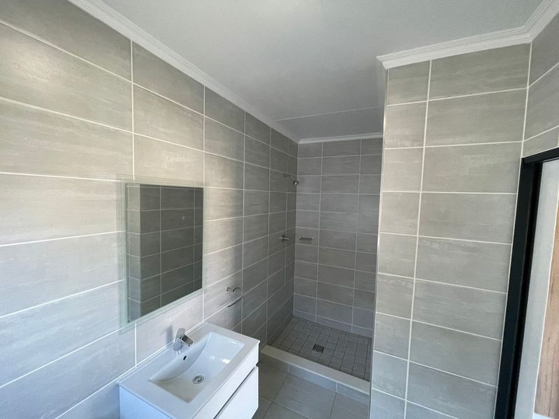 Modern Waterfall One Bed For Rental - Photo 8