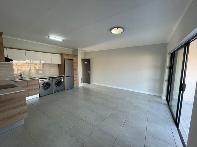 Modern Waterfall One Bed For Rental - Photo 2