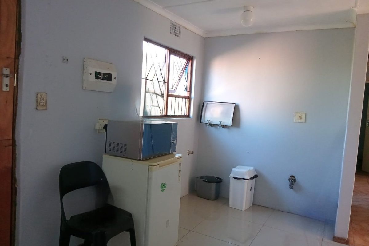 3 Bedroom house in Mdantsane - Photo 3