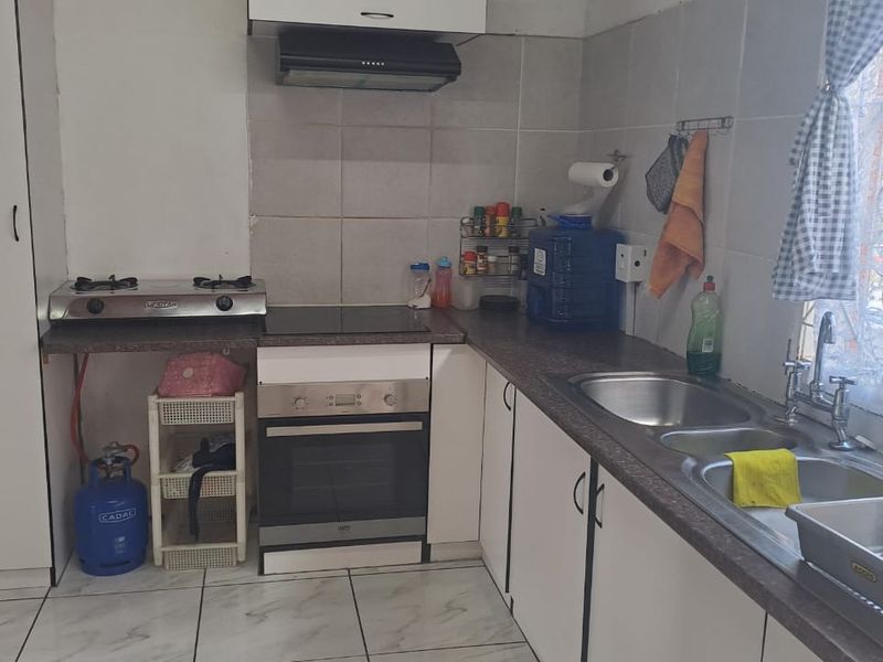 Neat as a pin starter home - Photo 10