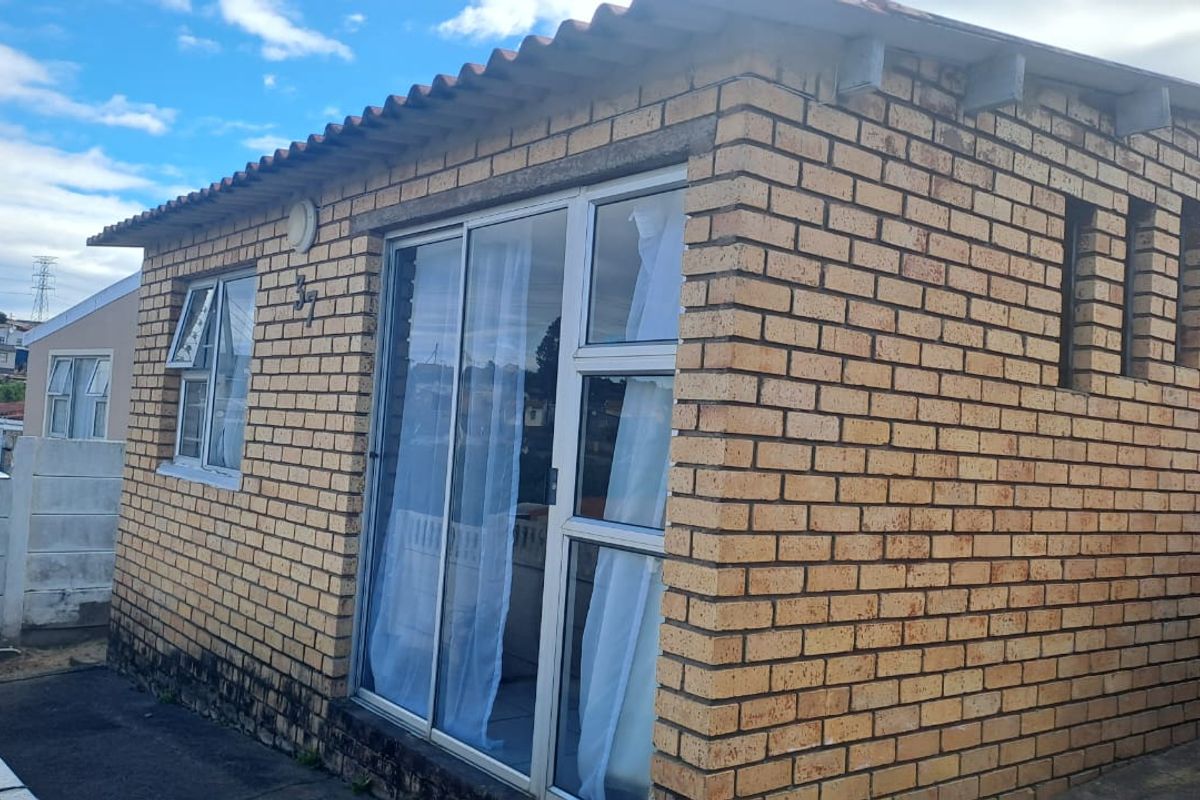 Neat as a pin starter home - Photo 4