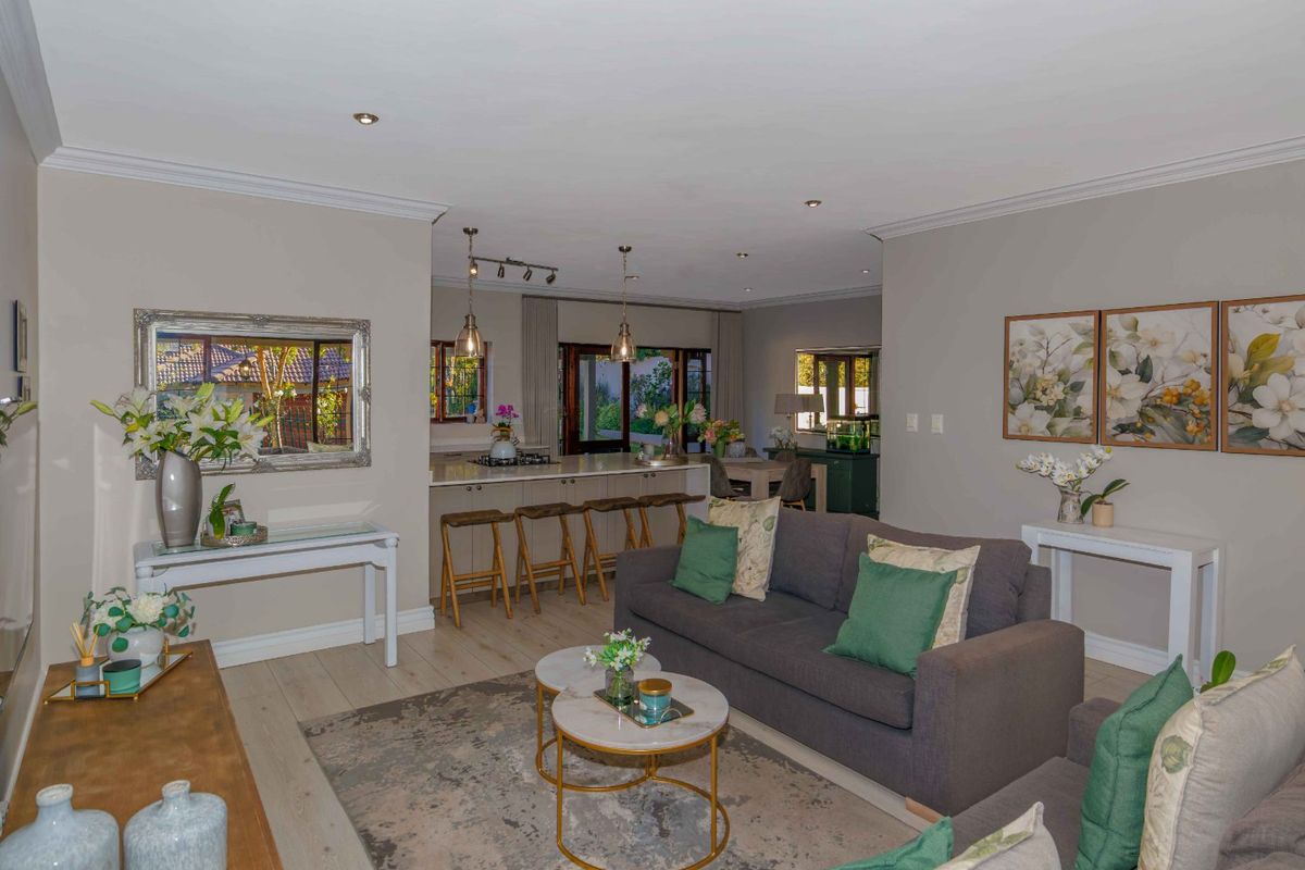 Stunning Modern Family Home on Thornhill Estate greenbelt - Photo 4