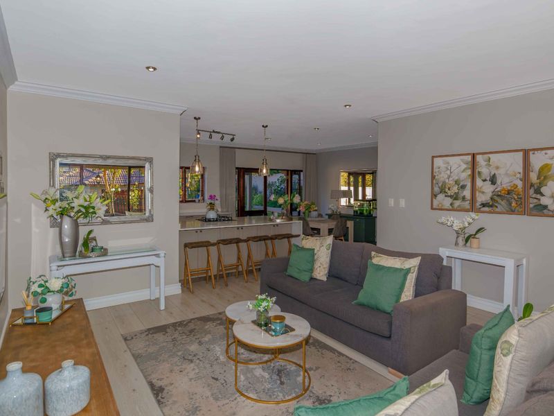 Stunning Modern Family Home on Thornhill Estate greenbelt - Photo 4