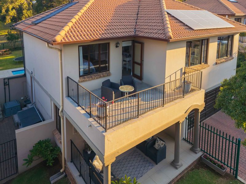 Stunning Modern Family Home on Thornhill Estate greenbelt - Photo 2