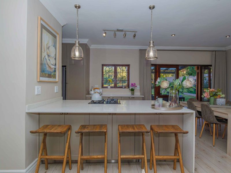 Stunning Modern Family Home on Thornhill Estate greenbelt - Photo 8