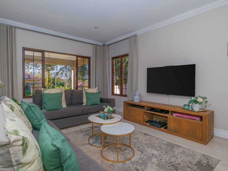 Stunning Modern Family Home on Thornhill Estate greenbelt - Photo 7