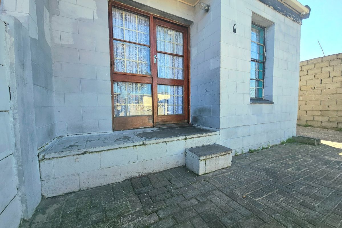 Three bedroom semi-detached house - Photo 5