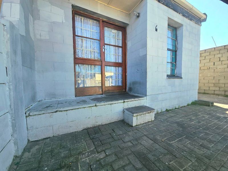 Three bedroom semi-detached house - Photo 5