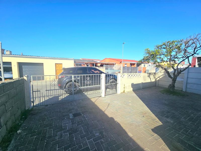 Three bedroom semi-detached house - Photo 10