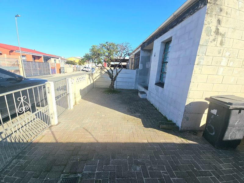 Three bedroom semi-detached house - Photo 8