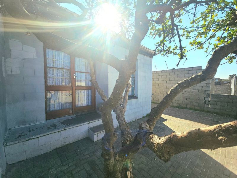 Three bedroom semi-detached house - Photo 7