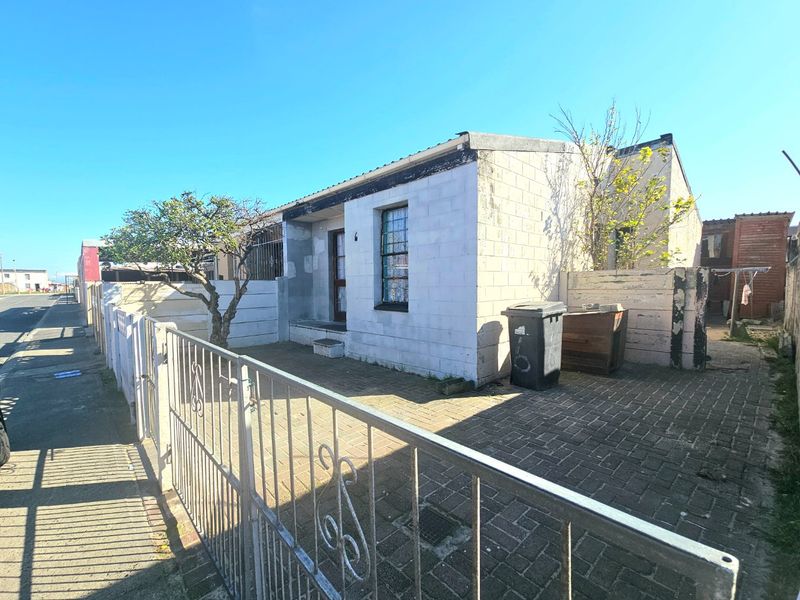 Three bedroom semi-detached house - Photo 2