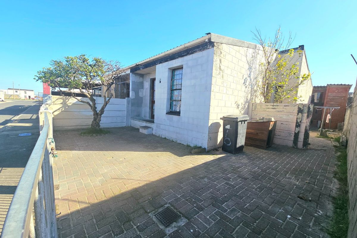 Three bedroom semi-detached house - Photo 3